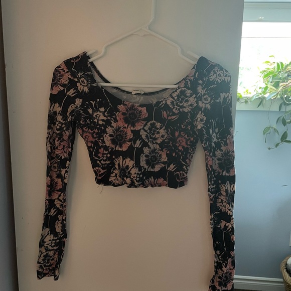 Crop tops size small - Picture 3 of 3